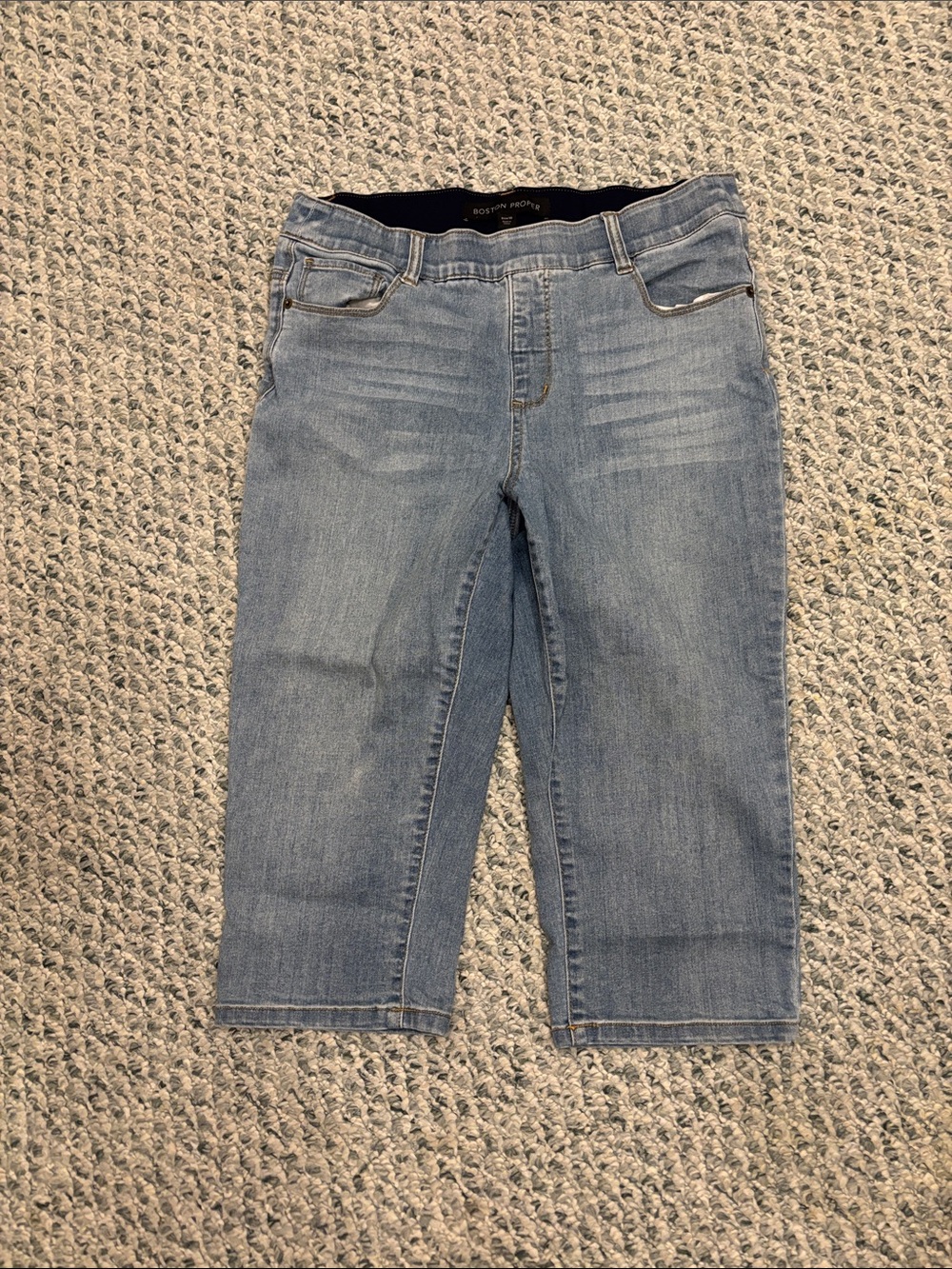 Boston Proper Light Wash Womens Capris  Relaxed Jeans